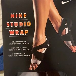 Women's Nike Studio Wrap 4